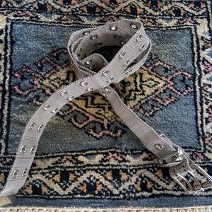 VINTAGE 90s METAL MESH & GROMMET BELT